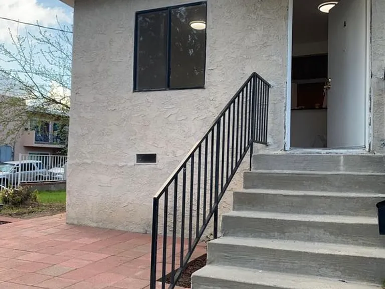 10114 Samoa Ave #A — Photo 11