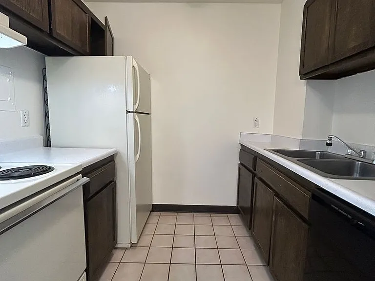 2233 Wyoming Ave — Photo 6