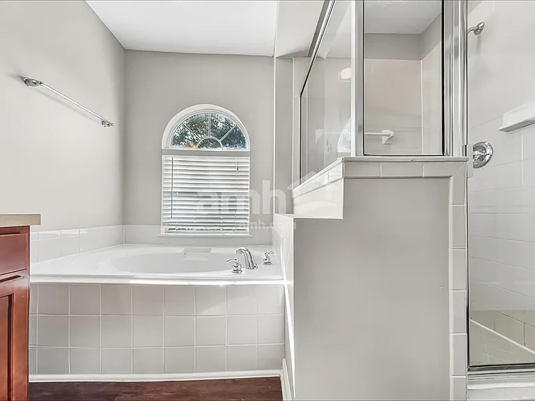 2724 Creekfront Dr — Photo 10