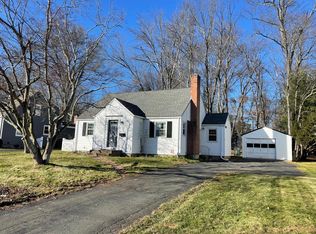 284 Beechwood Rd, West Hartford, CT 06107