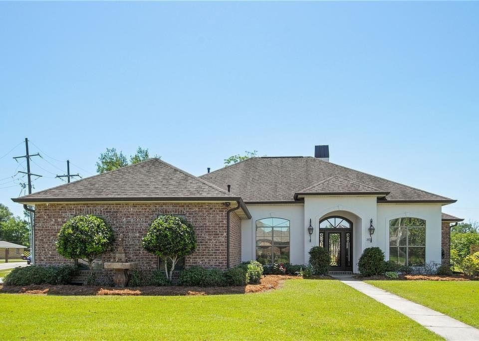 1st image of 301 Lac Verret Dr