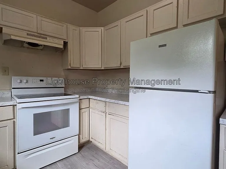112 E Britain Ave — Photo 5