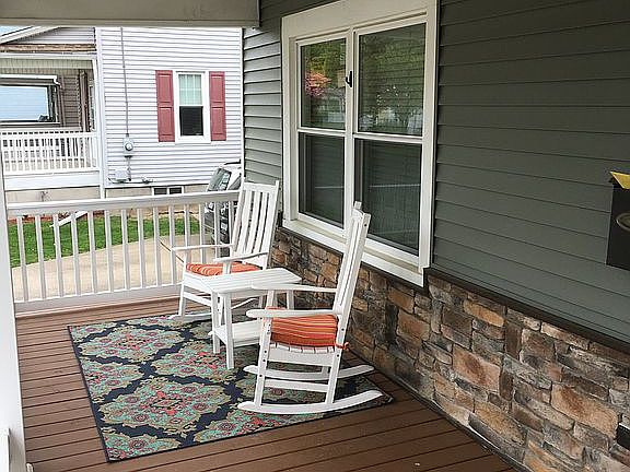 3rd image of 183 Owen St