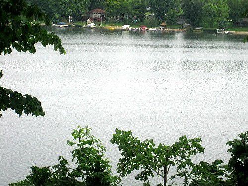 4th image of 828 Holiday Dr