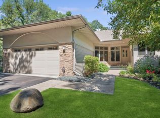 11 Summit Xing, North Oaks, MN 55127