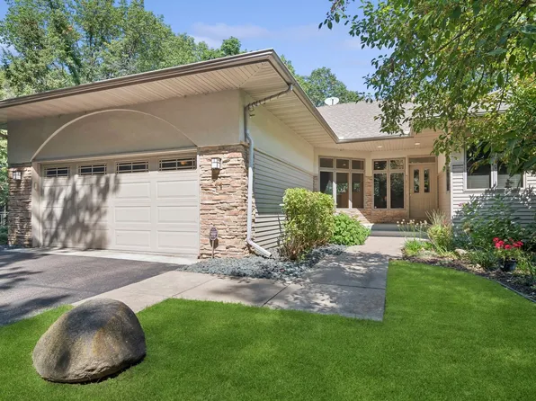 11 Summit Xing, North Oaks, MN 55127