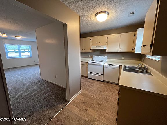 4th image of 210 Cordell Cir