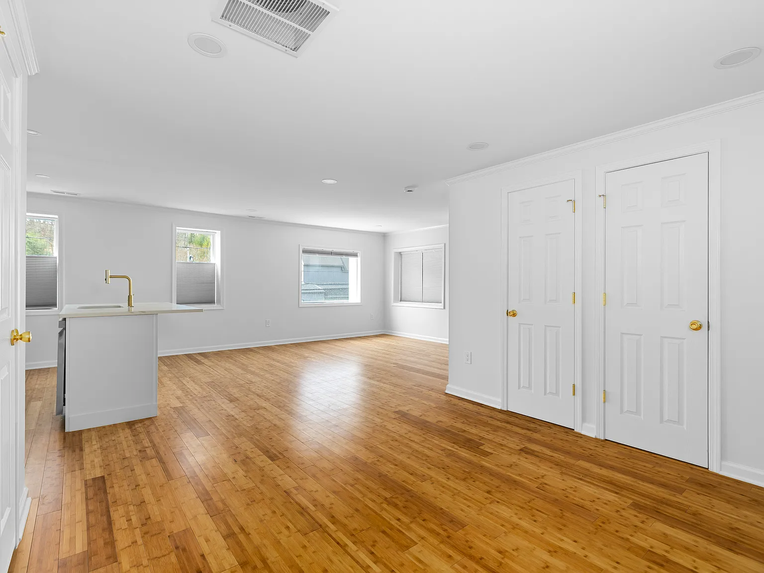 238 Oriskany Blvd — Photo 1