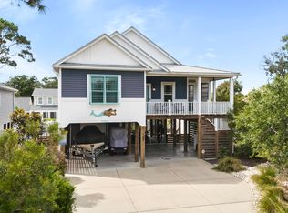 127 Ne 34th St, Oak Island, NC 28465