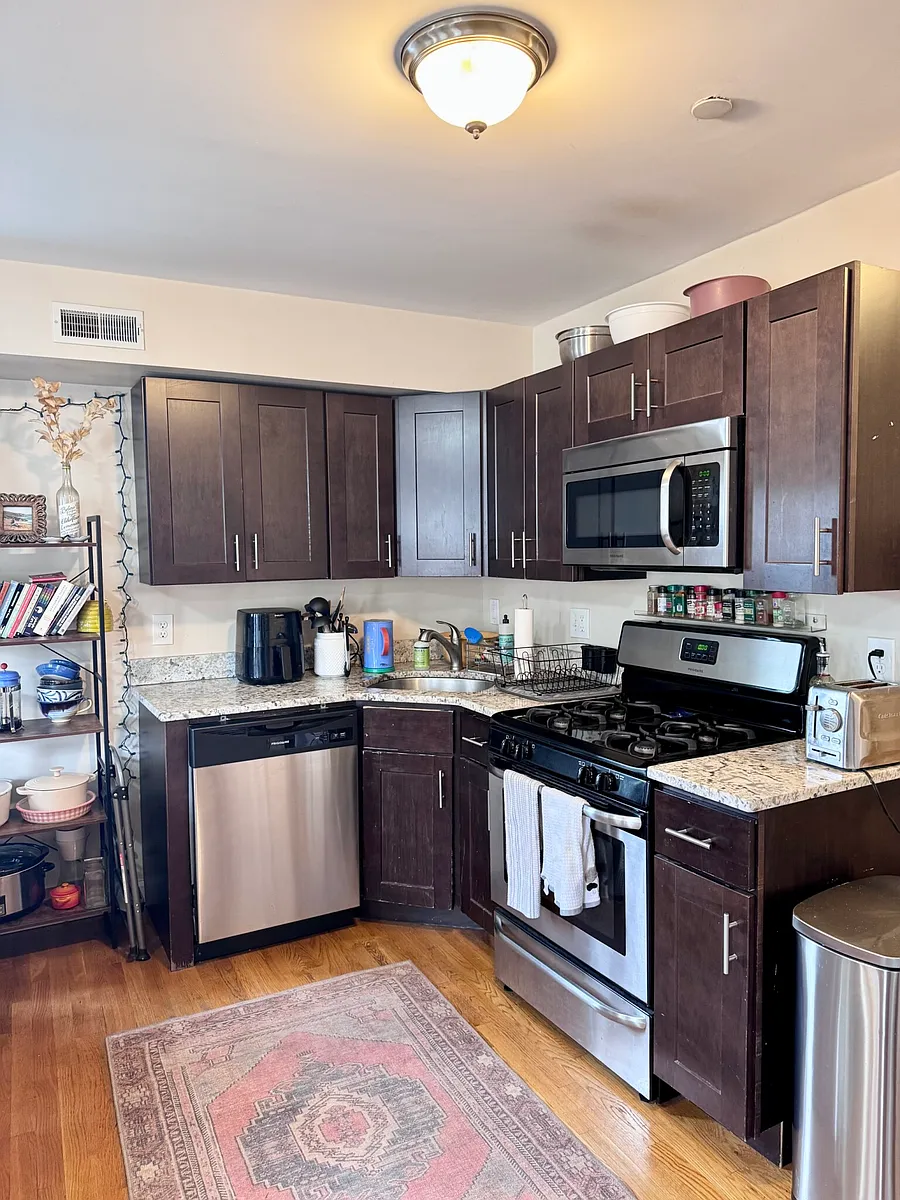 Building Photo - 171 Thorndike St #2