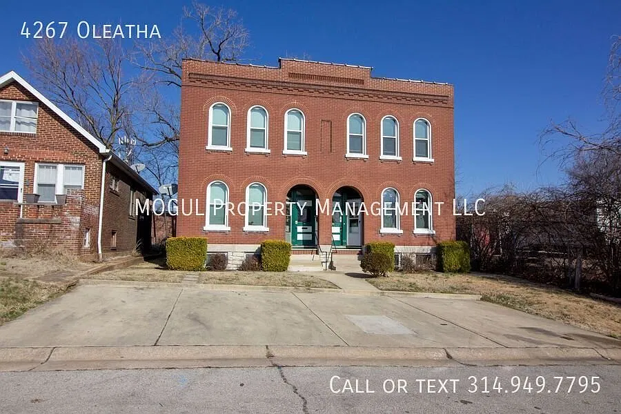 Pawsitively Perfect in Tower Grove South! Dog Friendly with a Fenced Yard! — Photo 2