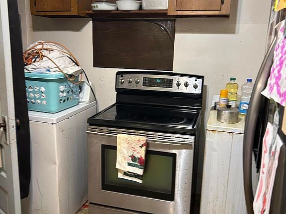 4th image of 910 Chester St