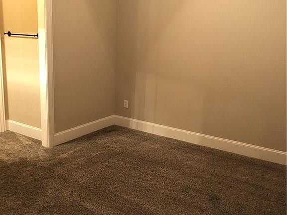 4th image of 281 Hidden Lake Dr