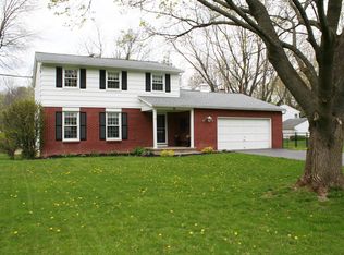 32 Bright Oaks Cir, Rochester, NY 14624