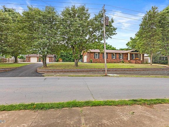 2nd image of 613 Holly Ln