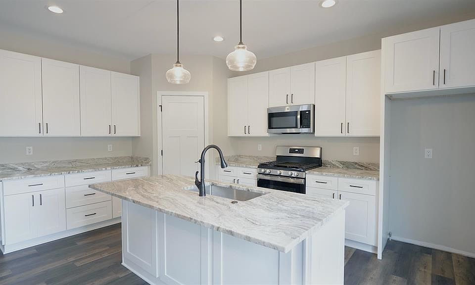2nd image of 305 Teri Lee Ln