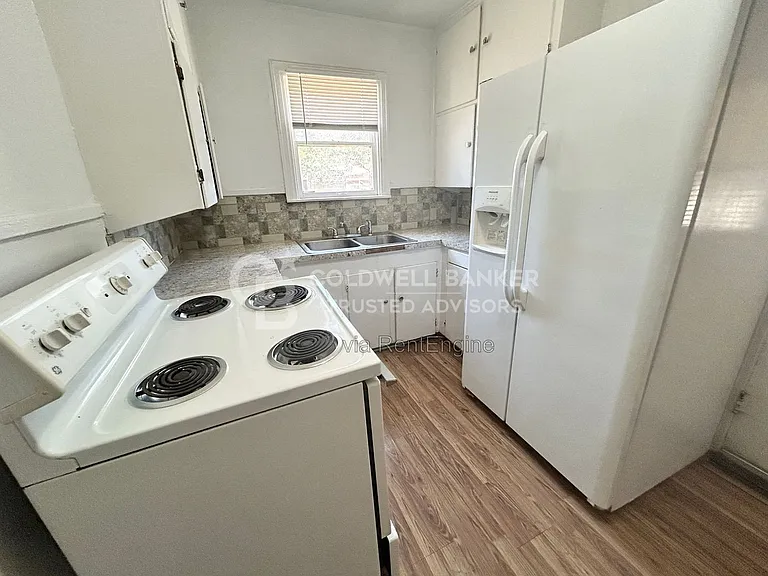 114 Avenue V — Photo 5
