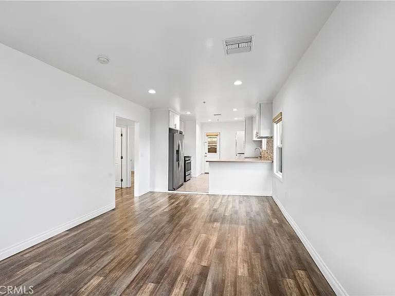 2211 Hyperion Ave — Photo 6