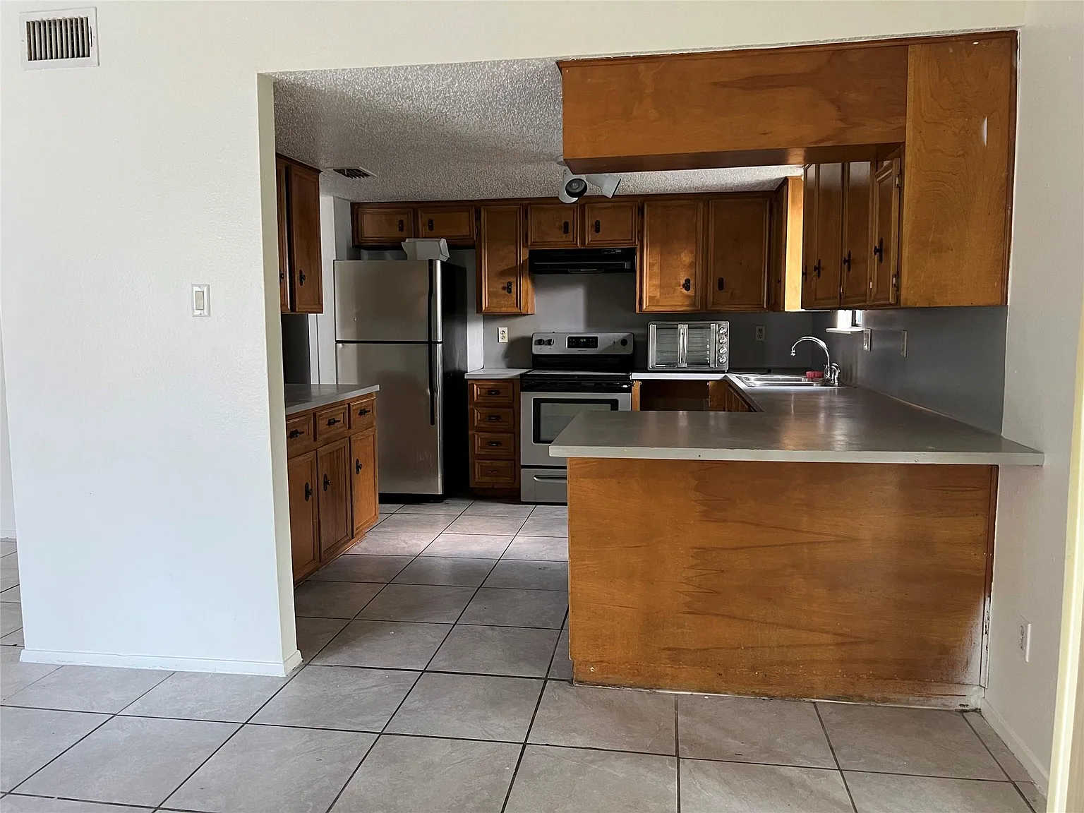 3 bed, 2.5 bath, 1900 sqft, $1,500 — Photo 3