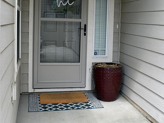 Front door entry with storm door