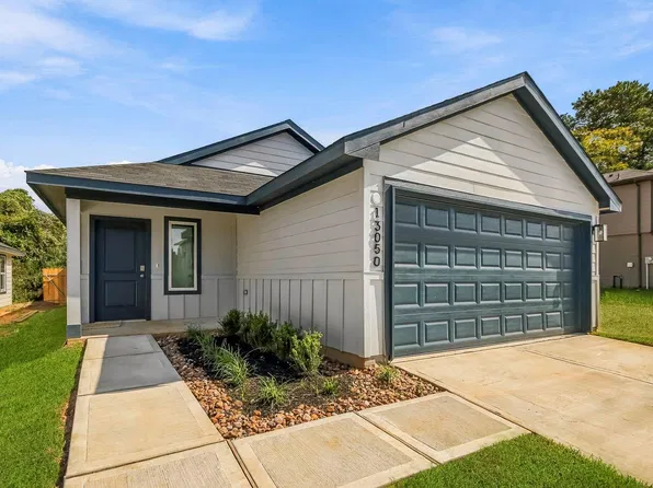 13050 Sorrento Bay Dr, Willis, TX 77318