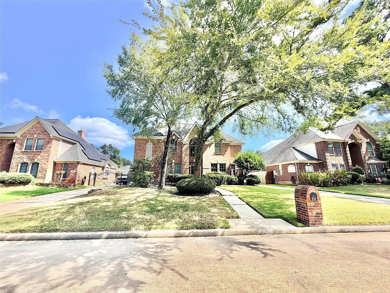 4 bed, 3.5 bath, 2696 sqft, $2,995 — Photo 2