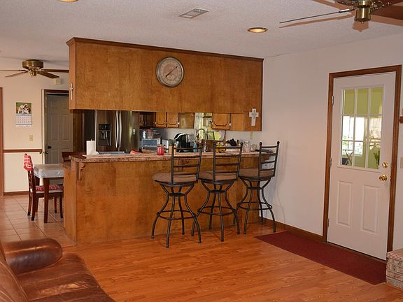 3rd image of 411 Lake Oliver Dr