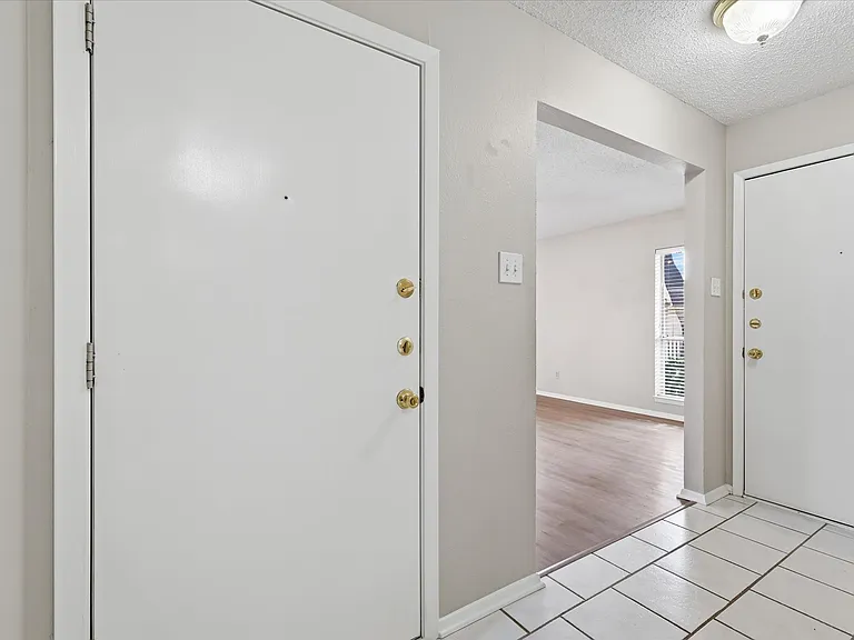 826 Shady Glen Ln — Photo 16