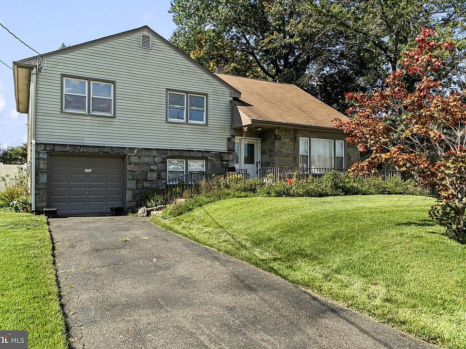 1st image of 440 Willow Dr