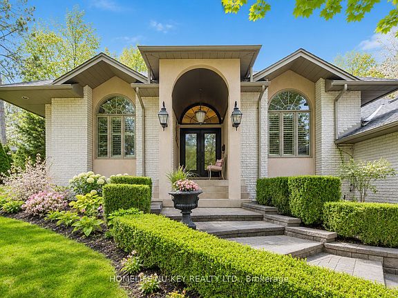 4th image of 38 Castle Dr