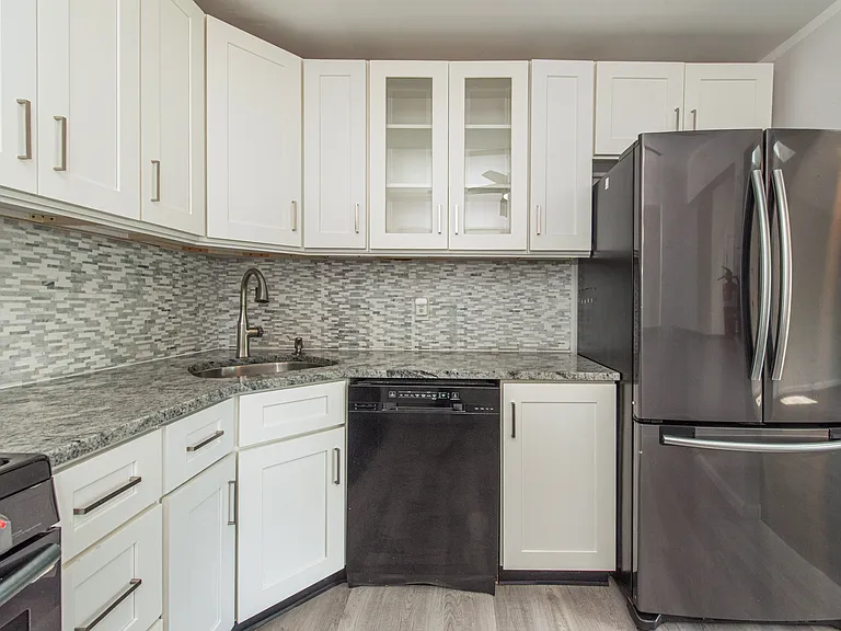 132 Robertson Way — Photo 3