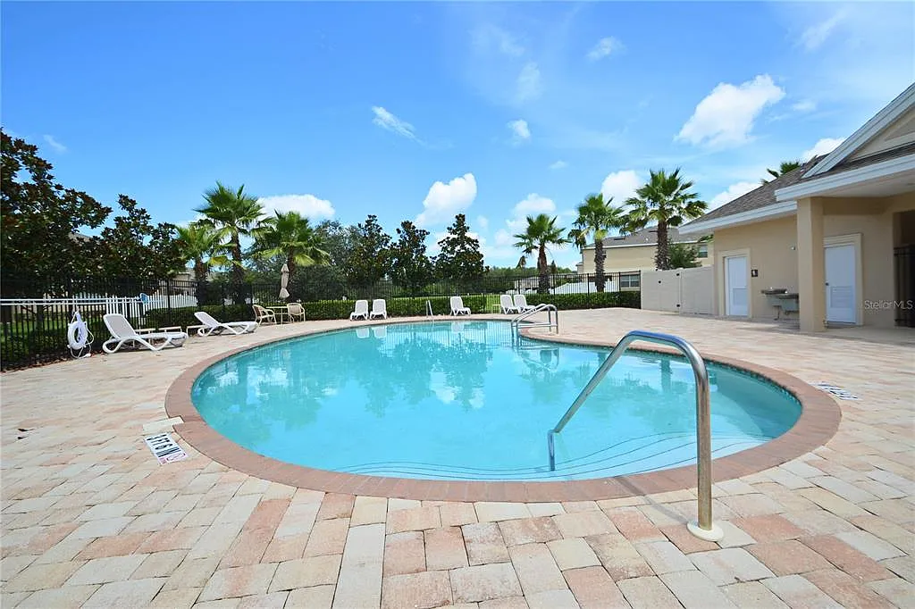 3 bed, 2.5 bath, 1666 sqft, $2,150 — Photo 2