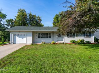 1801 River Rd NW, East Grand Forks, MN 56721