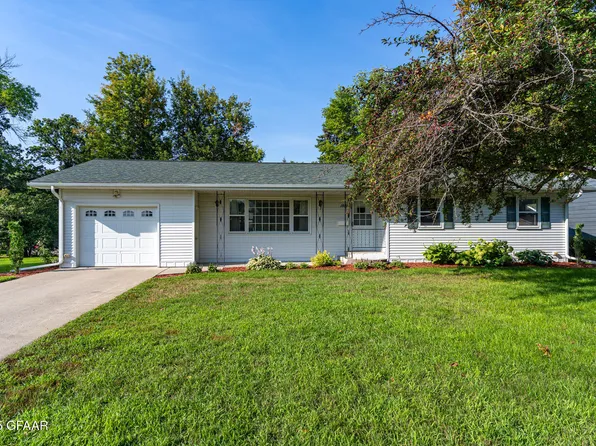 1801 River Rd NW, East Grand Forks, MN 56721