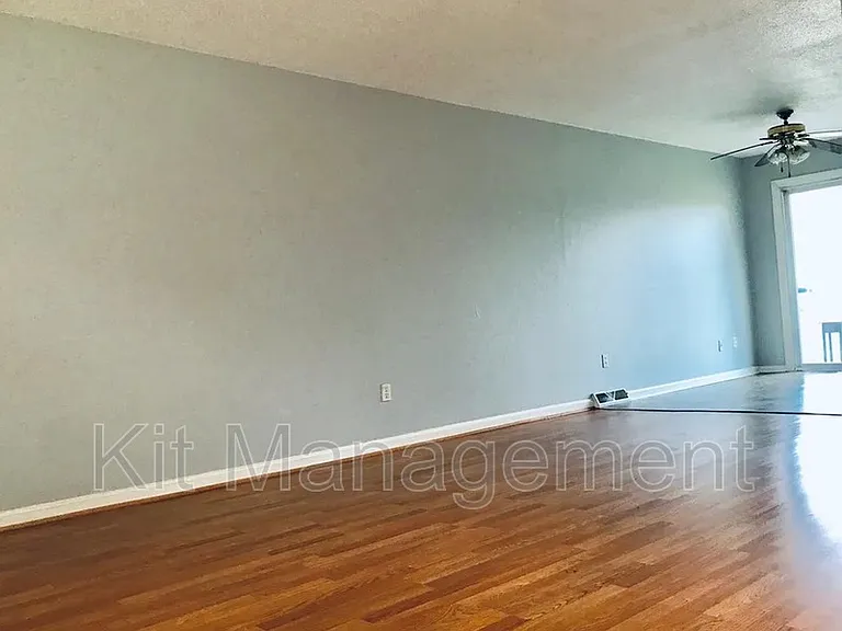 6055 Lewis Ave — Photo 2