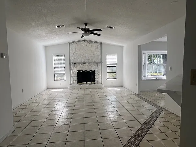 Building Photo - 2499 Lake Forest Ave