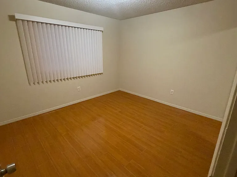 1000 E Garfield Ave — Photo 15