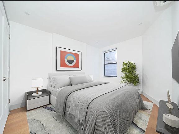 2nd image of 1308 Pacific St APT 1R