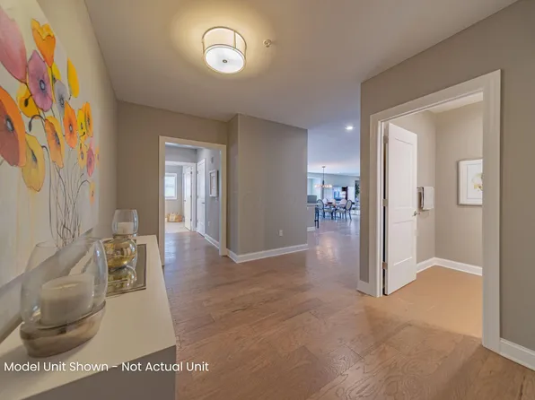 5211 Highpointe Lakes Dr #7401, Westerville, OH 43081