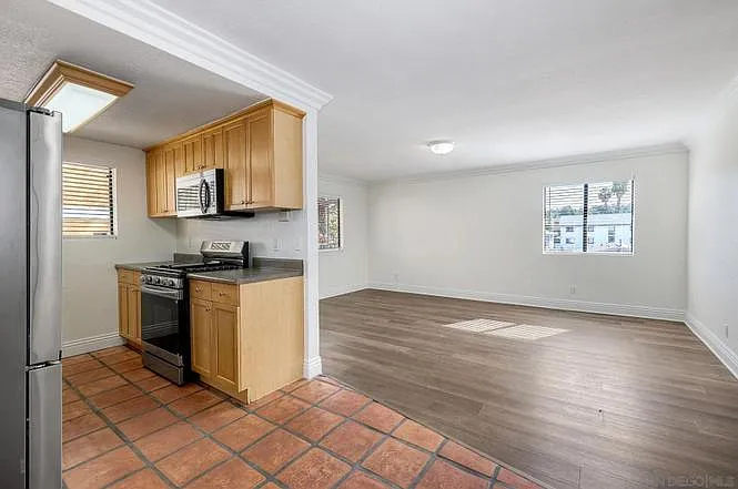 Building Photo - 9948 San Juan St #4