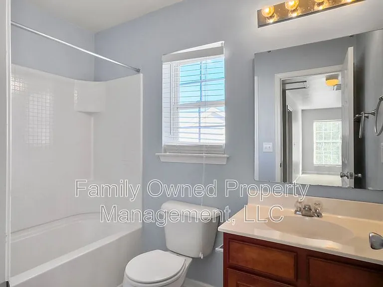 100 Salem Creek Dr — Photo 22