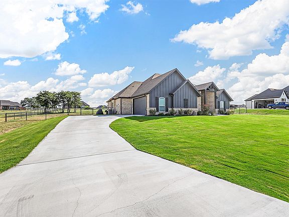 3rd image of 2071 Sunset Ridge Dr
