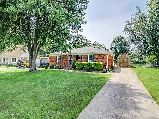 1638 W Crocus Dr photo 1