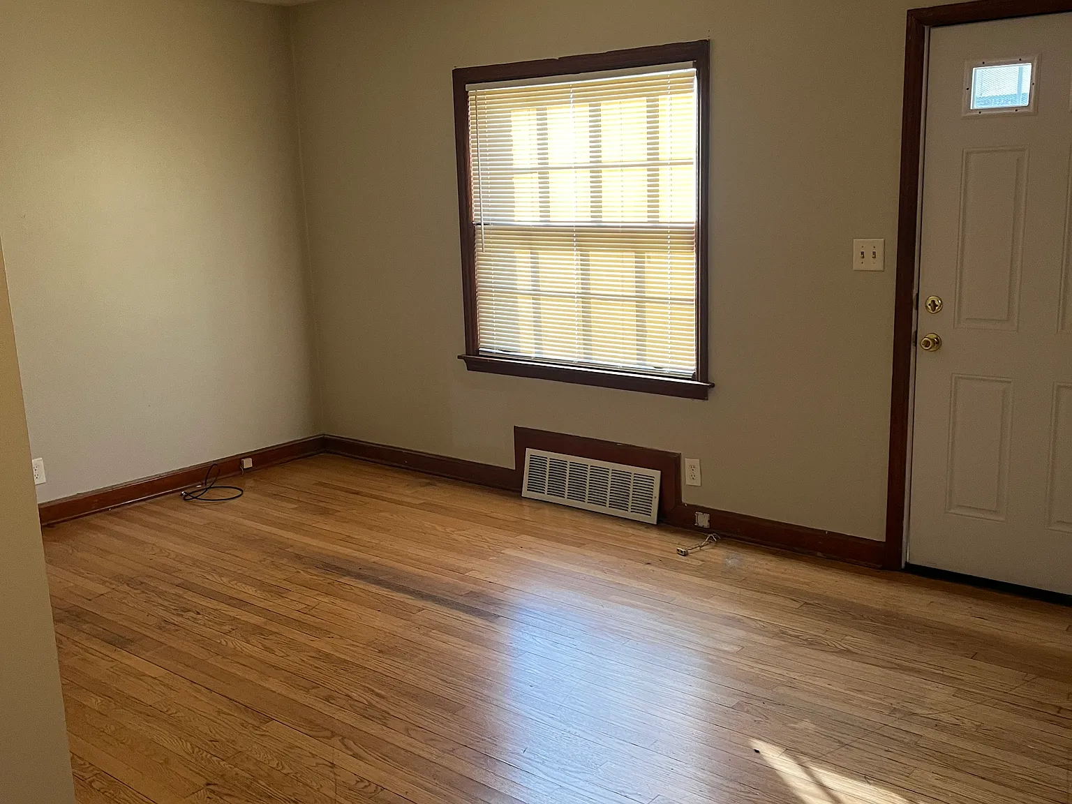 4 bed, 1.5 bath, 1156 sqft, $1,850 — Photo 4