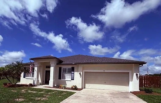 4 bed, 2038 sqft, $2,595 — Photo 3