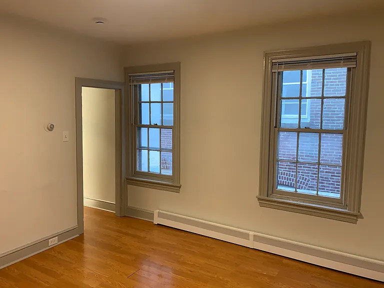 172 N Charlotte St — Photo 2