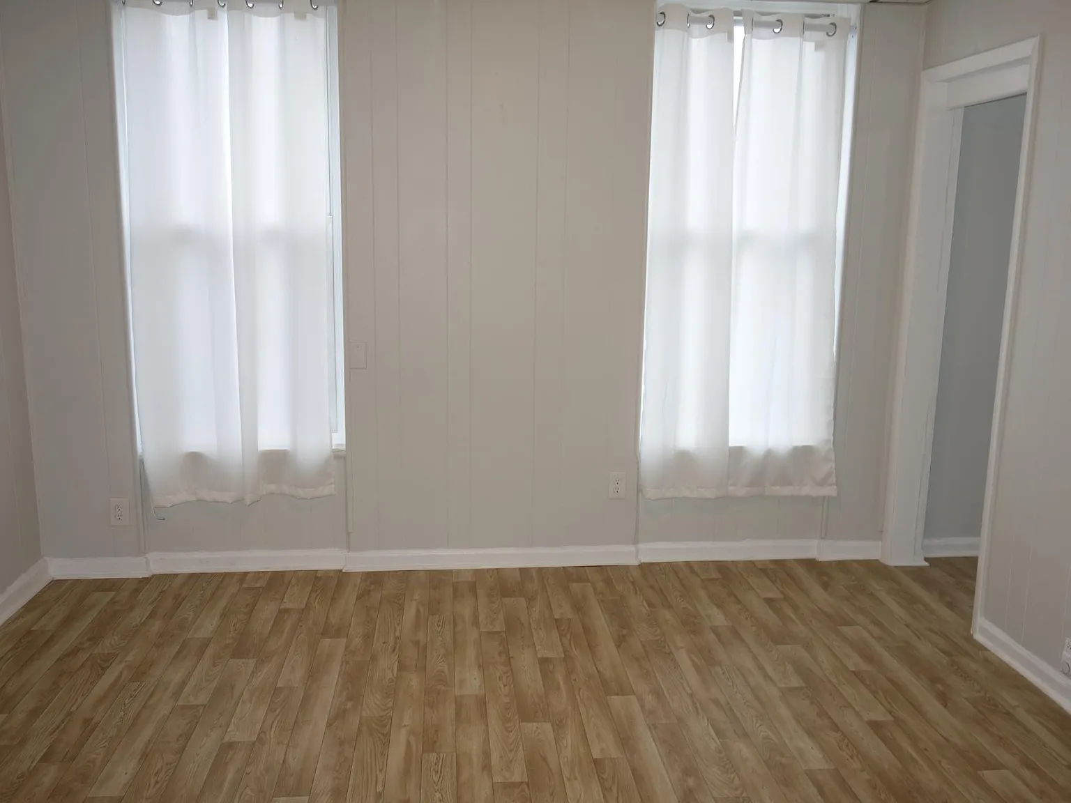 3 bed, $1,300 — Photo 3