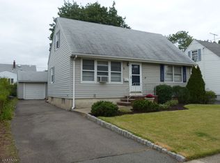 6 Green Meadow Ln, Clifton, NJ 07013