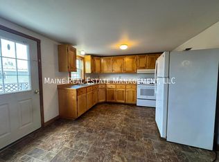 21 Wilson St APT 4, Skowhegan, ME 04976