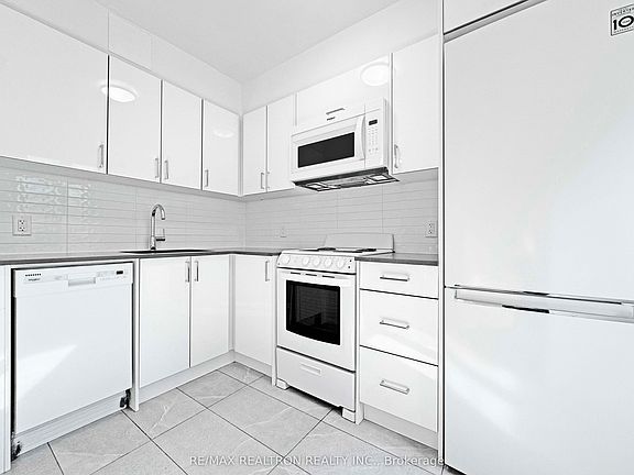 5th image of 398 Avenue Rd #525